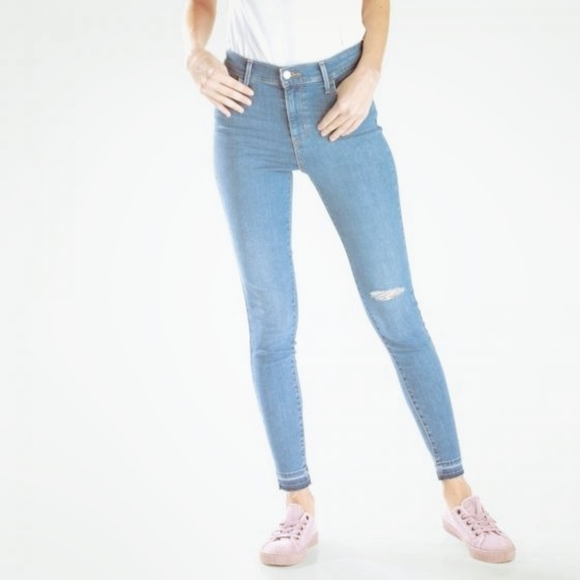 ⚡️SOLD⚡️ Levi's 710 Distressed Ripped Jeans - Picture 6 of 6